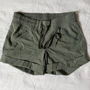 GapFit Green Women's Athletic Shorts, XS